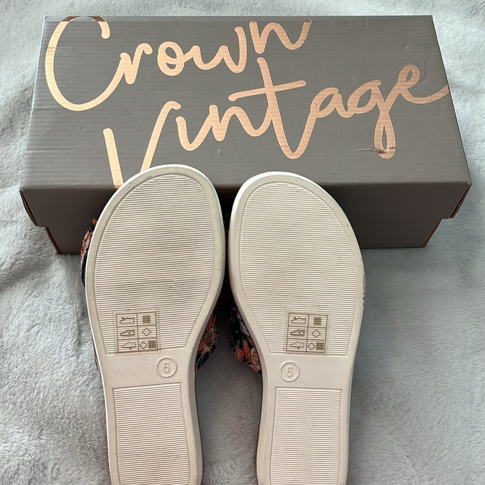 Like new women’s 6 Crown Vintage shabby chic Sandals boutique bow floral - Picture 5 of 6